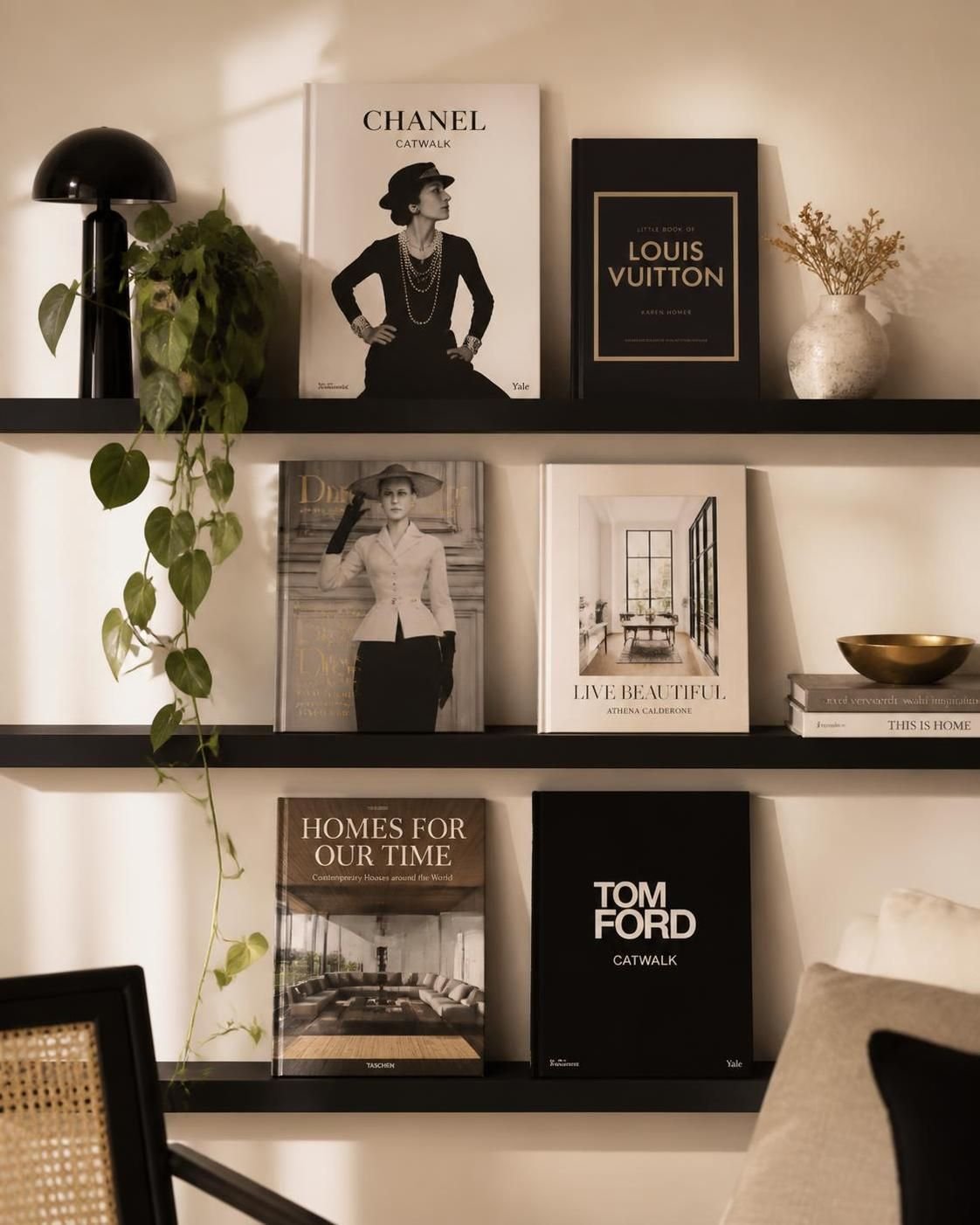 découvrez comment sublimer vos lectures grâce à des livres décorés avec des créations uniques et artistiques, alliant passion et originalité.